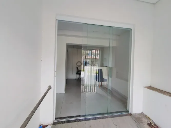 Salão Comercial à Venda em Votorantim-SP, Bairro Vossoroca - 6 Salas, 3 Banheiros, 273m² d