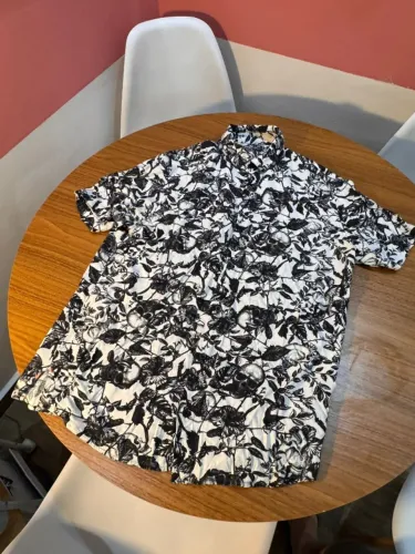 Camisa Leve Pool Caveiras