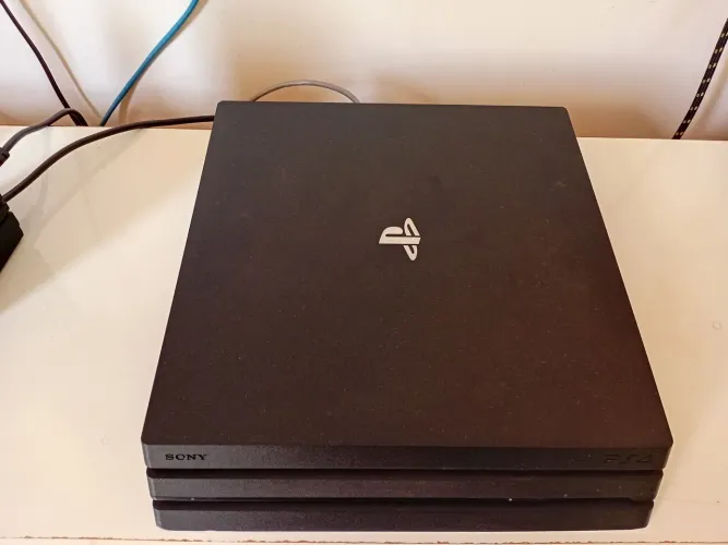PS4 PRO - EM ESTADO NOVO