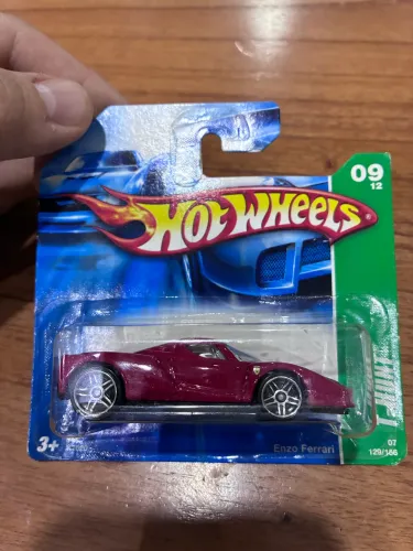 Hot Wheels Enzo Ferrari T-Hunt (TH), cartela curta