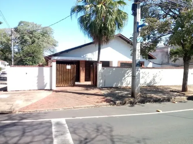 CASA COM EXCELENTE LOCALIZAÇÃO NA ZONA 02 PRÓXIMO A AV. CERRO AZUL E AV. ITORORÓ.