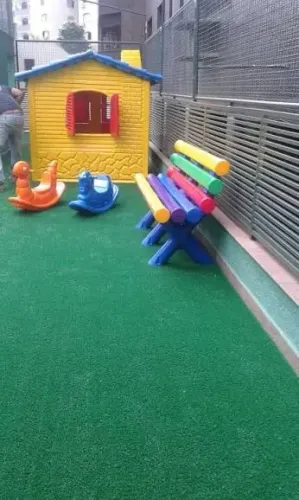 Grama sintética