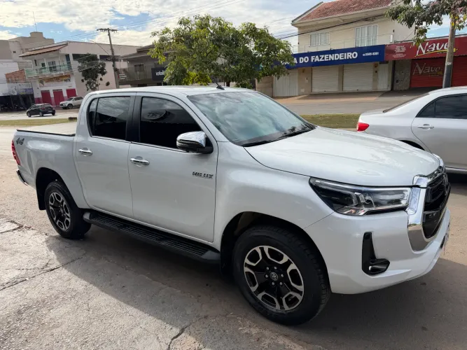 Toyota Hilux CD SRX 4X4 2.8 TDI 16V Diesel Aut. 2024