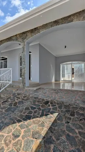 Vendo Casa 5 quartos, piscina, 4 banheiros, sala estar, garagem para 6 carros