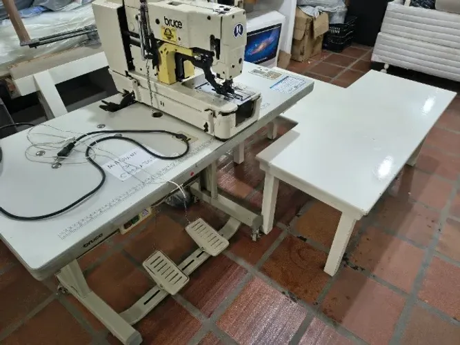 Mesa auxiliar de suporte para produção de costura