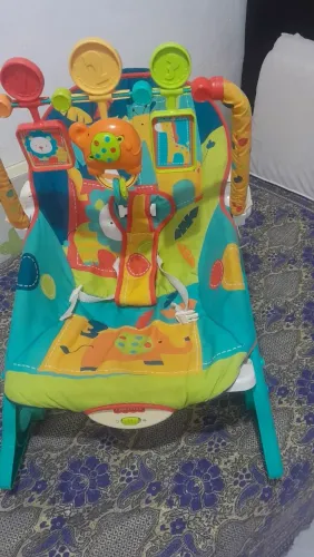 Cadeirinha de balanço de bebê.