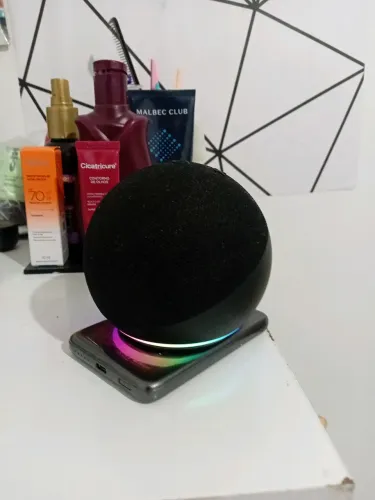 Alexandre 5 geração tipo caixa de som ela e uma caixa de som mais serve como Alexa!!!