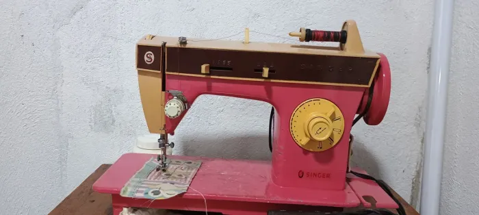 Máquina de costura singer