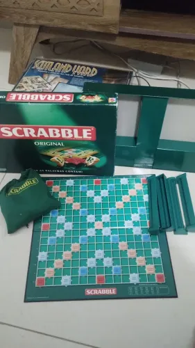Scrabble jogo de tabuleiro leia a descrição