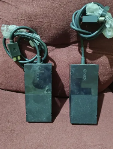 Vendo 02 fontes para videogame