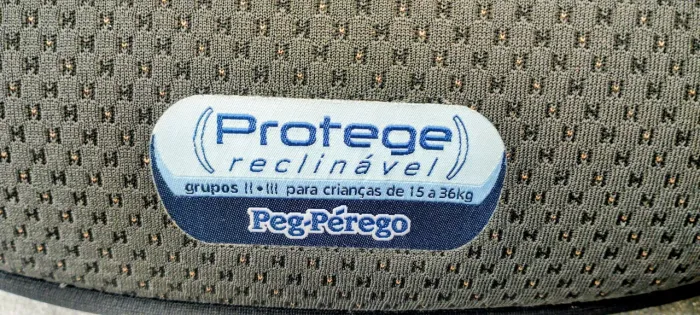 Cadeirinha de criança para veículo e casa.  