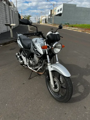 CBX TWISTER 250 muito nova a moto 