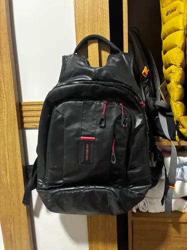 Mochila Samsonite Preta confortável usada
