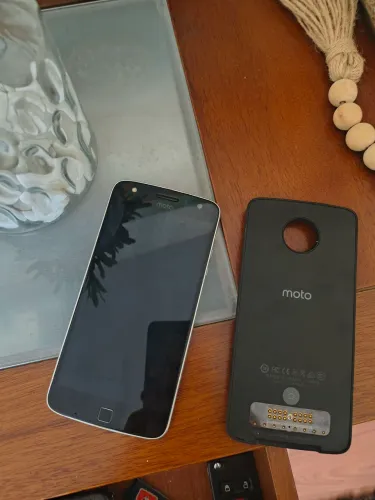 Celular Moto Z com progetor