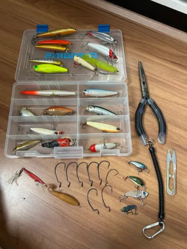 Iscas artificiais pesca torro tem novo e usado 
