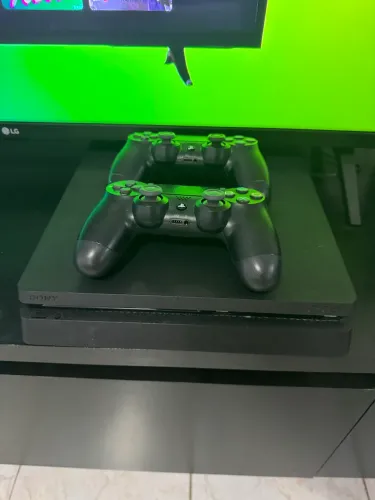 PS4 slim 500 GB