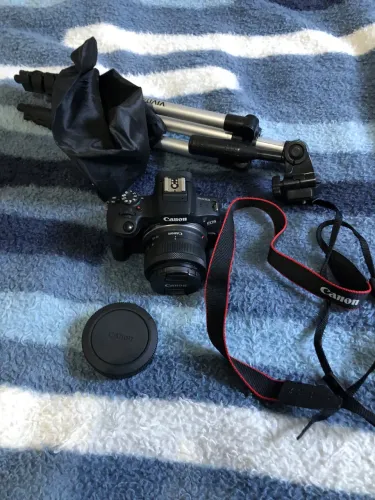 Câmera Cânon EOS R100