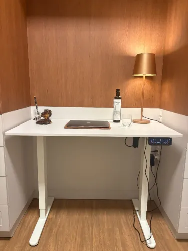 Mesa Elétrica com Altura Regulável 72-118 cm | 3 Memórias + Trava Infantil