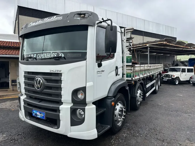 VW 24280 2015 BITRUCK 8x2 CARROCERIA