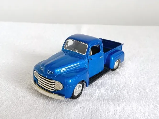 Miniatura Ford Pick Up F-1 Azul 1948 1:36