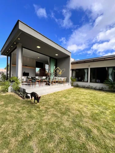 Casa térrea 4 suítes no Jardim Petrópolis I Nascente e com energia solar