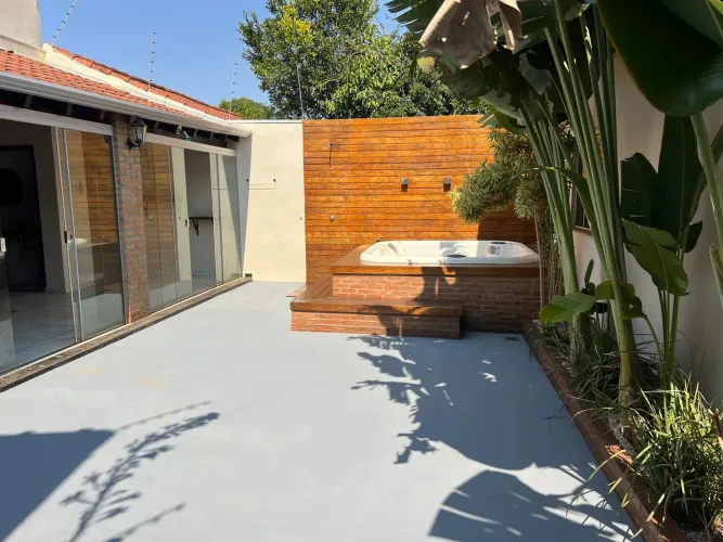 Casa à venda no Parque Jardim Azaléia 