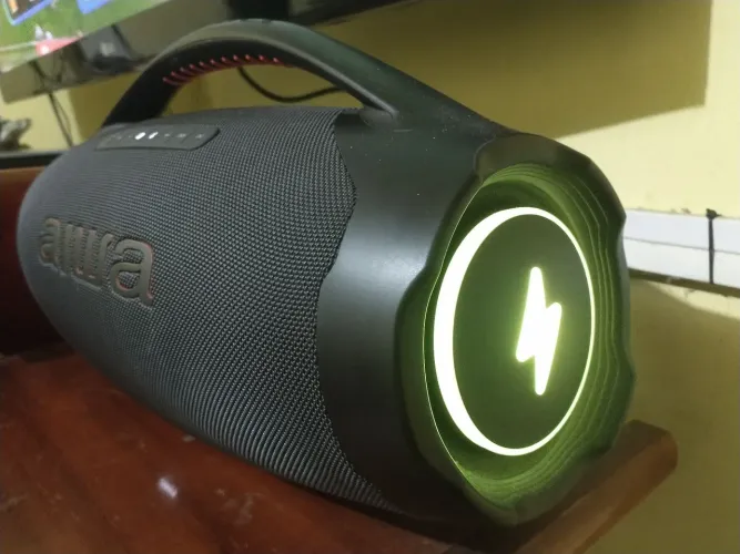 Vende-se caixa de som aiwa, com nota fiscal, Um ano de uso e funcionando perfeitamente