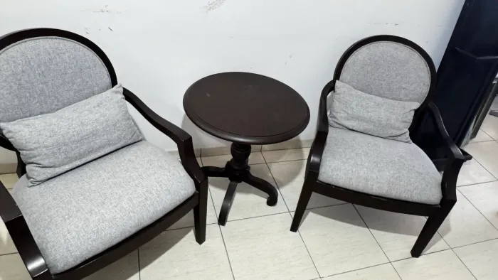 Conjunto cadeiras e mesinha