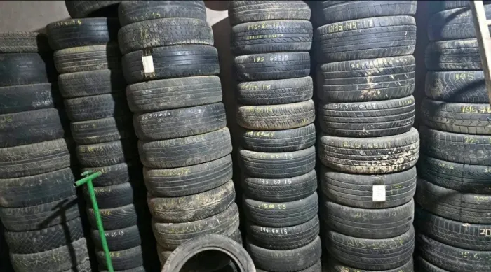 Lote de pneus usados
