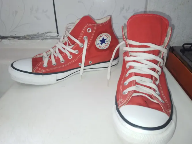 Tenis All Star série Chuck Taylor cano alto.