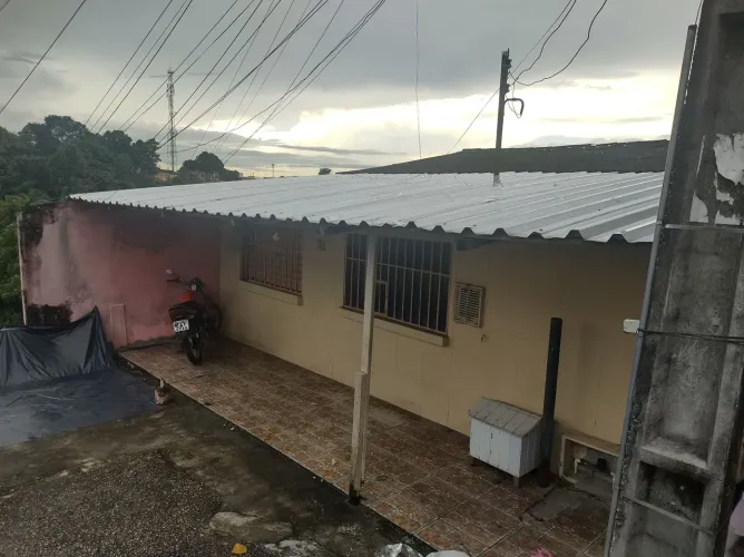 Casa no bairro Monte Sinai - na rua da escola José Milton Bandeira