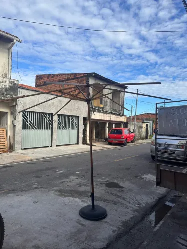 Vende se estrutura para sombreiro todo em madeira 60,00