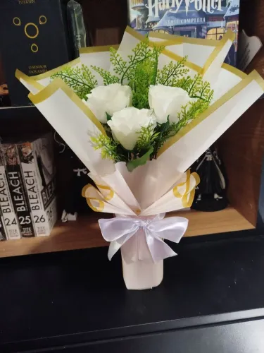Buquê de flores artificiais a partir de 35,00
