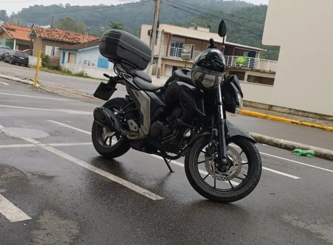 FZ25 - Perfeitas condições 