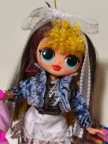 BONECA LOL OMG POP BB
