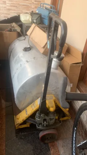 Vende-se Paleteira e tanque de aluminio 