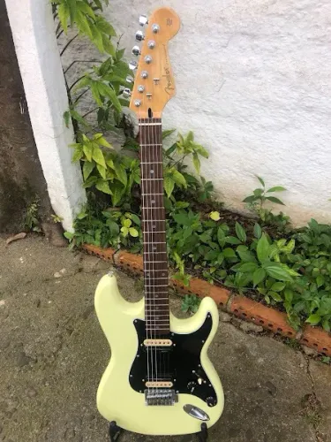 Guitarra SX ano 1998 c/logo Fender e caps Malagoli/push pull faço olxpay/ML