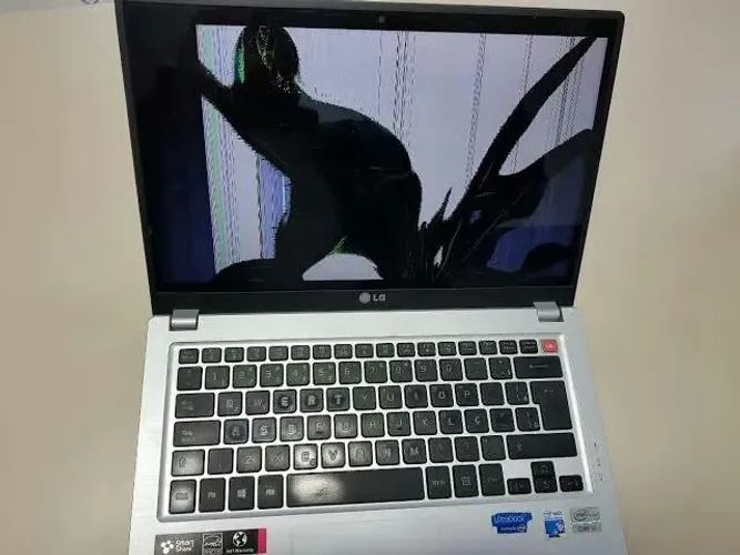 Tela de notebook quebrou? E agora?