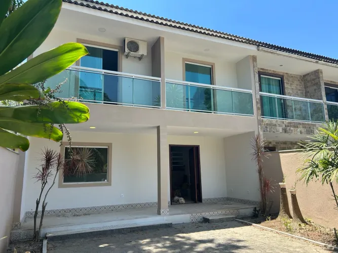 Alugo Casa com 4 quartos Itaipu