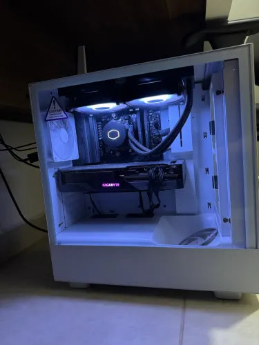PC GAMER: RYZEN 5 7600X + RX 7700XT 12GB + 32GB RAM DDR5