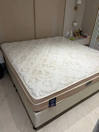 Colchão Simmons King Size - Estado de Novo | Menos de 2 anos de uso