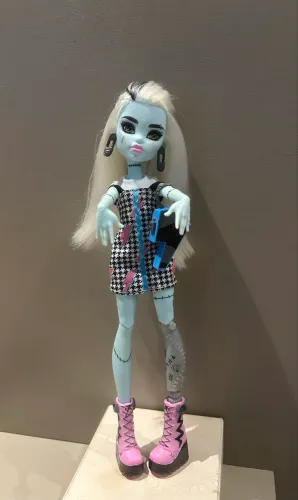 Monster high frankie budget