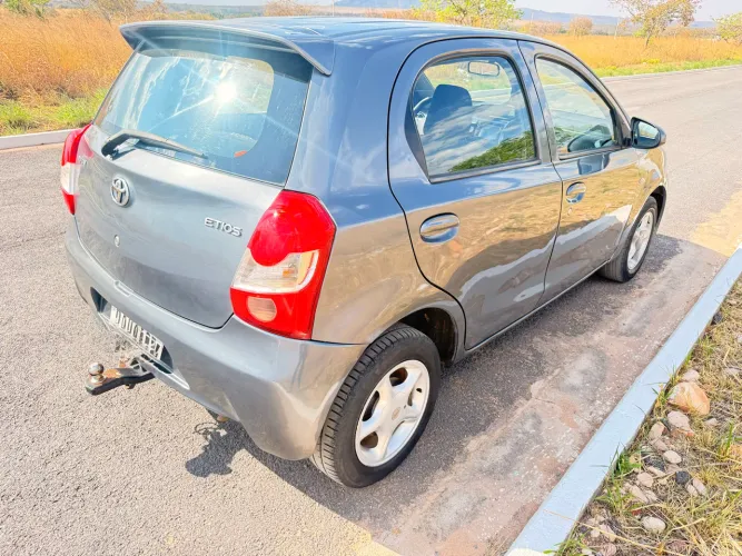 Toyota Etios X 1.3 Flex 16V 5P Mec. 2015