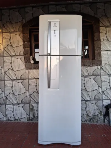 Geladeira Electrolux frost free linda