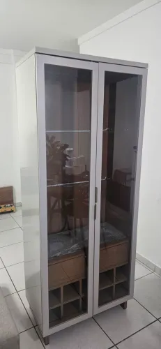 Vendo uma cristaleira NOVINHA.. vai com uma cômoda com gaveteiro de brinde