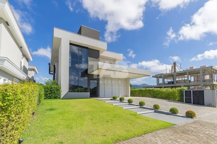 Casa Mobiliada com 4 Suítes para Locação | Reserva Camboriú Yacht & Golf Clube