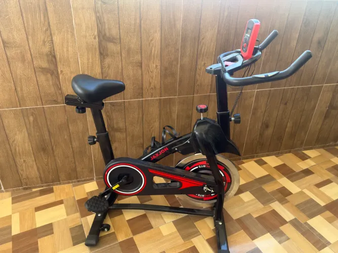 Vende-se bicicleta ergométrica