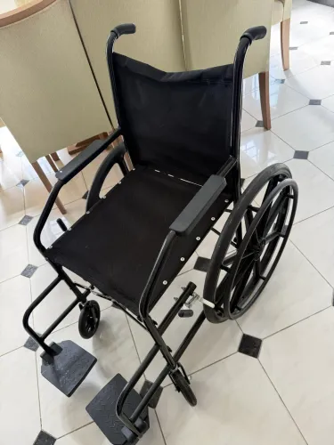 2 cadeiras de Rodas 700 