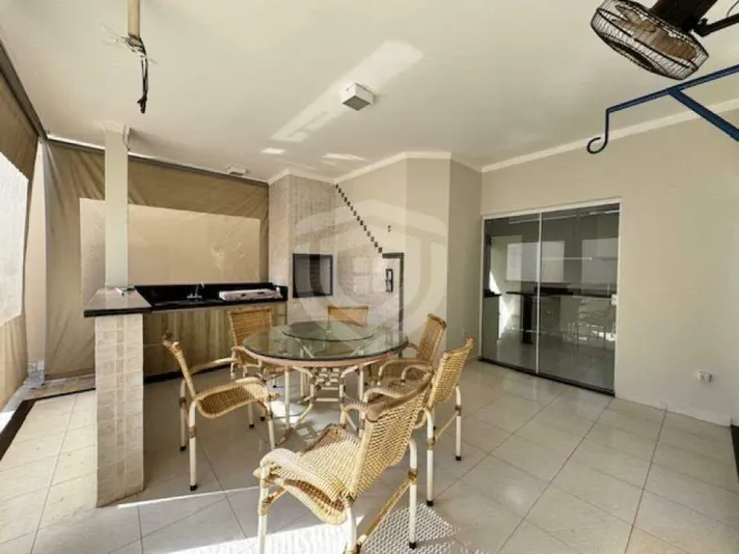 CASA PARA LOCAÇÃO COM 3 SUITES E 200 M² - VILLAGGIO 3 - BAURU/SP