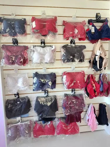 Estou vendendo uma quantidade de peças íntimas e cosméticos *